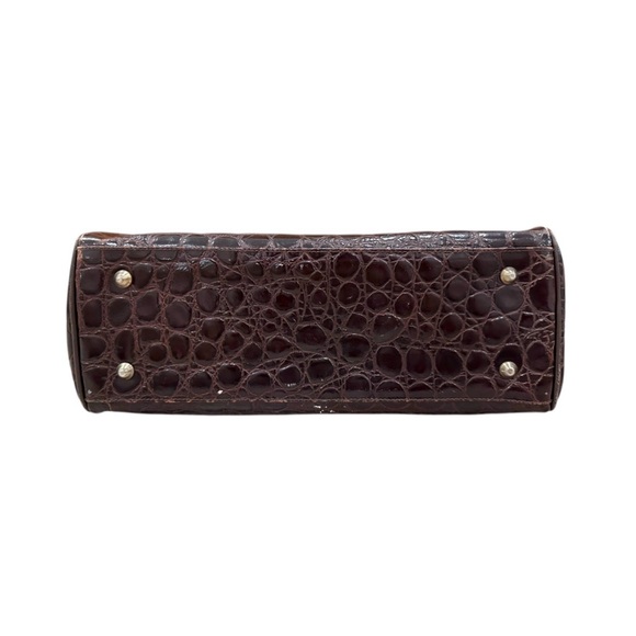 Elegant Crocodile Embossed Brown Handbag - Picture 5 of 6